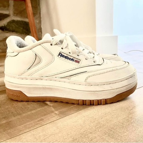 Reebok - Picture 3 of 4